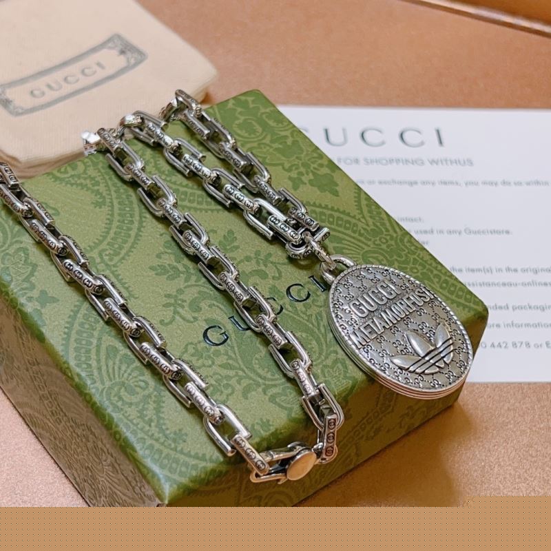 G*u*i necklaces